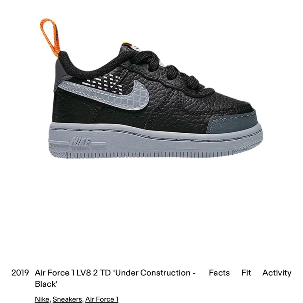 Nike so cool when light hits them!